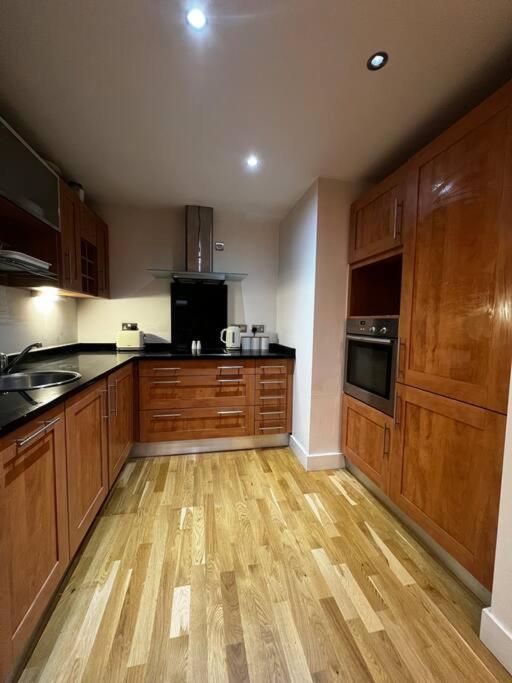Leeds Clarence Dock 2 Bedroom Apt Екстериор снимка