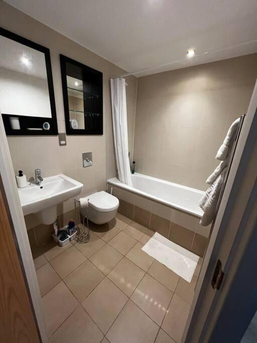 Leeds Clarence Dock 2 Bedroom Apt Екстериор снимка
